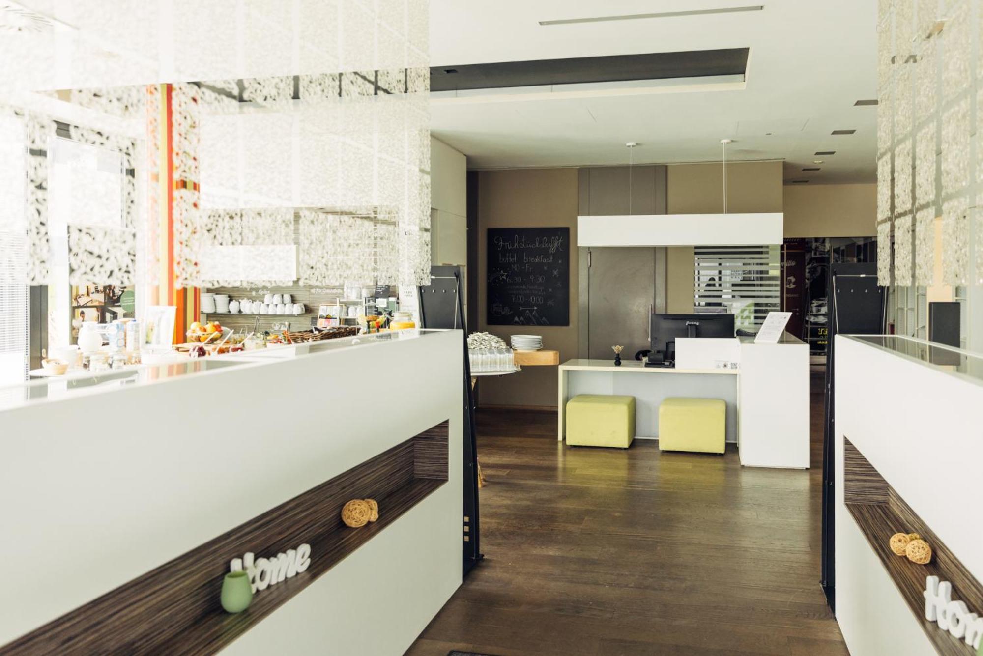 แฮรีส์ โฮม กราซ โฮเทล แอนด์ อพาร์ตเมนต์ Hotel ภายนอก รูปภาพ