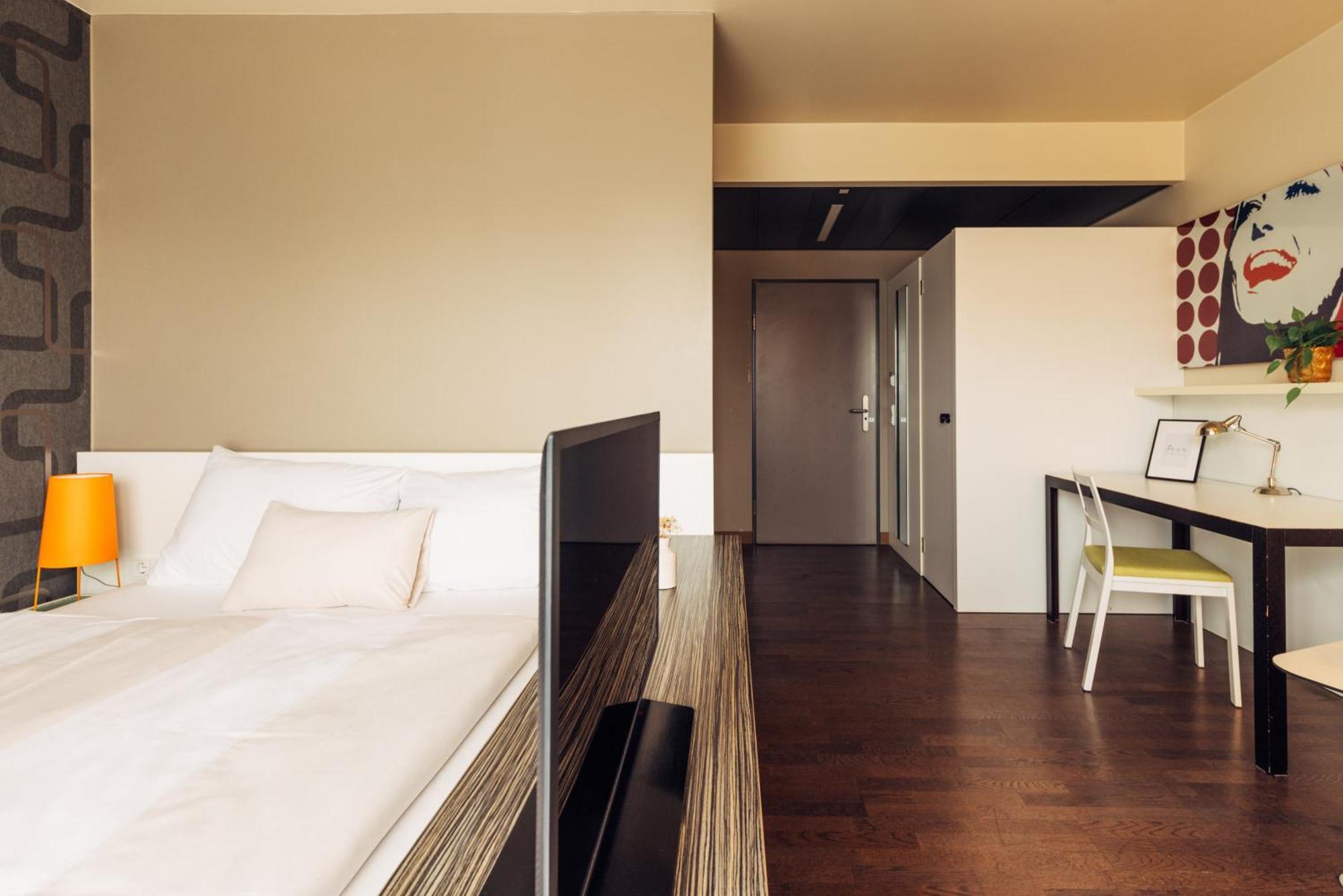 แฮรีส์ โฮม กราซ โฮเทล แอนด์ อพาร์ตเมนต์ Hotel ภายนอก รูปภาพ