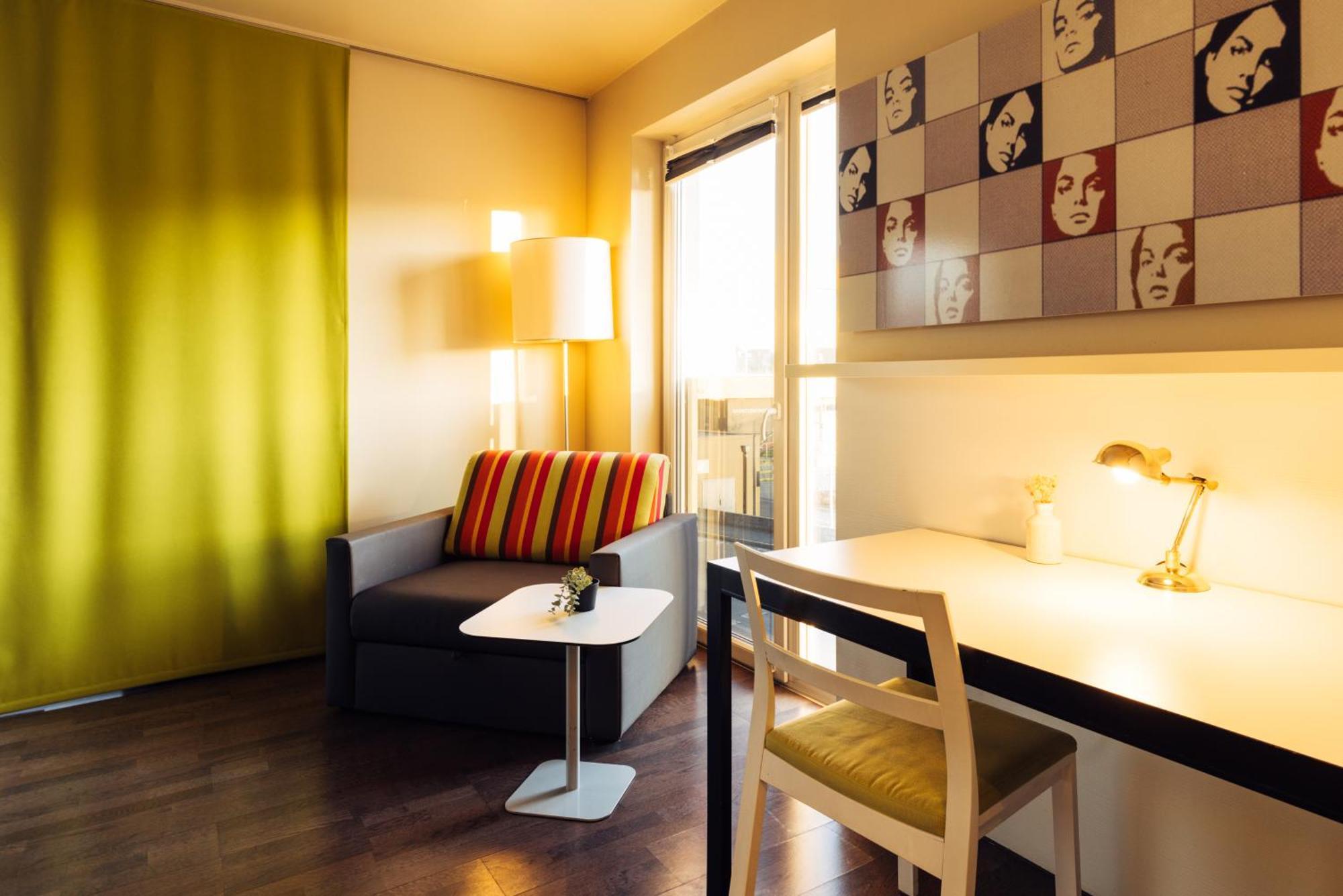 แฮรีส์ โฮม กราซ โฮเทล แอนด์ อพาร์ตเมนต์ Hotel ภายนอก รูปภาพ