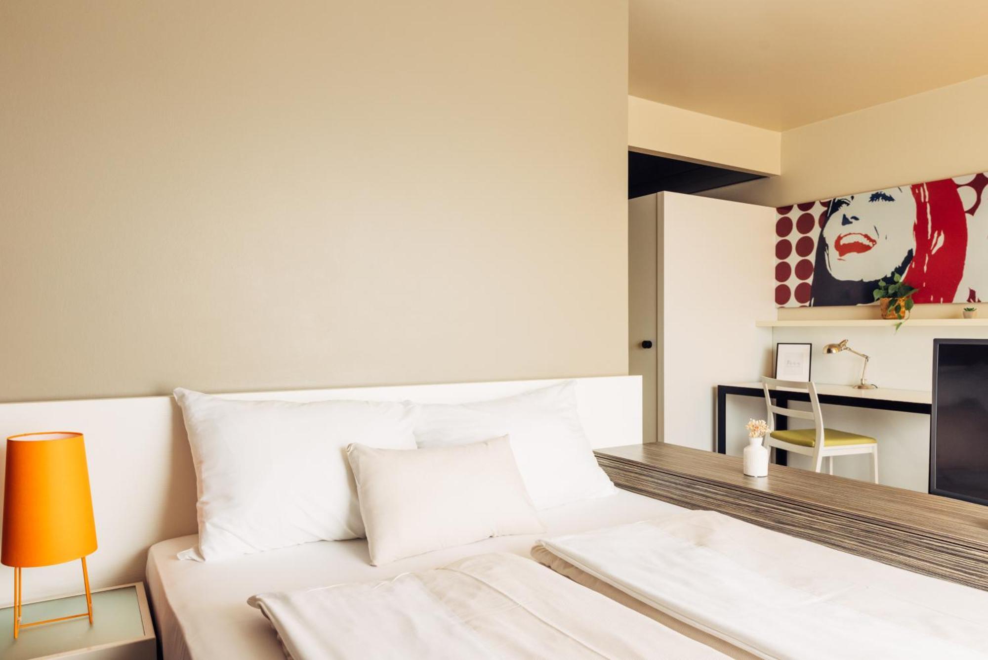 แฮรีส์ โฮม กราซ โฮเทล แอนด์ อพาร์ตเมนต์ Hotel ภายนอก รูปภาพ