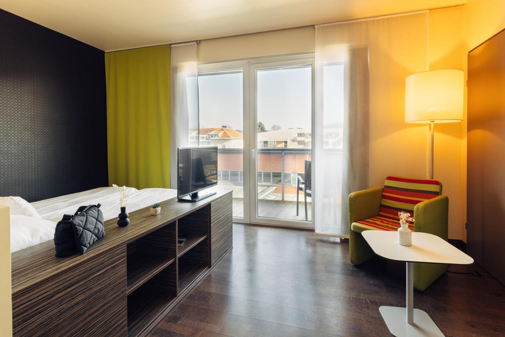 แฮรีส์ โฮม กราซ โฮเทล แอนด์ อพาร์ตเมนต์ Hotel ภายนอก รูปภาพ